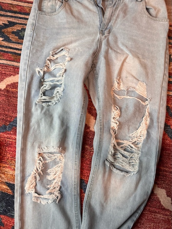Denim - Light Wash Distressed Ripped Jeans